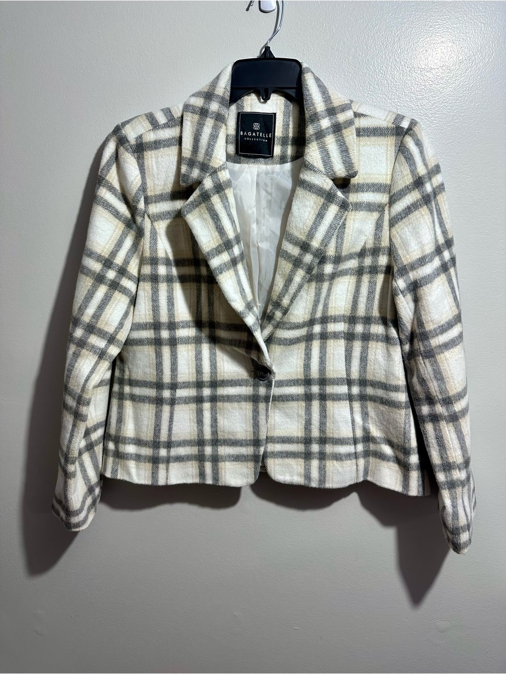 Bagatelle Women's Cream Plaid Blazer Heavyweight Jacket Size L (R1)